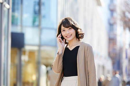 Japanese woman window shopping downtown Tokyo Stock Photo - Premium Royalty-Free, Code: 622-09175585