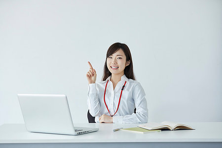 Japanese businesswoman in the office Stock Photo - Premium Royalty-Free, Code: 622-09175686