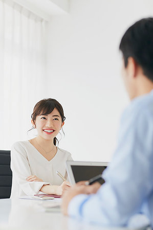 simsearch:622-08657638,k - Japanese businesspeople in the office Stock Photo - Premium Royalty-Free, Code: 622-09175764
