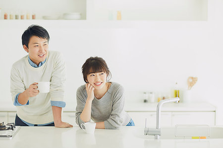 simsearch:622-09175754,k - Japanese couple in the kitchen Foto de stock - Sin royalties Premium, Código: 622-09175784