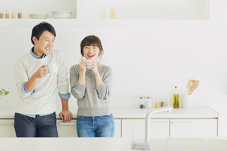 simsearch:622-09175754,k - Japanese couple in the kitchen Foto de stock - Sin royalties Premium, Código: 622-09175781