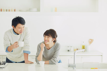 simsearch:622-09175754,k - Japanese couple in the kitchen Foto de stock - Sin royalties Premium, Código: 622-09175783