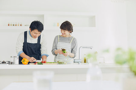 simsearch:622-09175754,k - Japanese couple in the kitchen Foto de stock - Sin royalties Premium, Código: 622-09175790