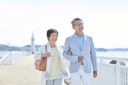 simsearch:622-09176253,k - Japanese senior couple having fun by the sea Stock Photo - Premium Royalty-Free, Code: 622-09176049