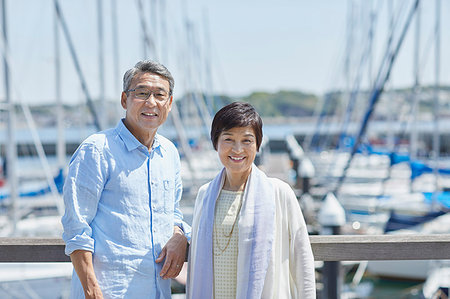 simsearch:622-09176418,k - Japanese senior couple having fun by the sea Foto de stock - Sin royalties Premium, Código: 622-09176077