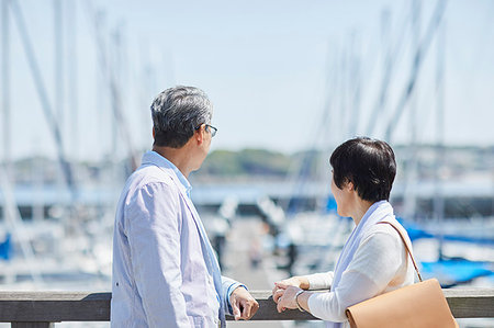 simsearch:622-09176418,k - Japanese senior couple having fun by the sea Foto de stock - Sin royalties Premium, Código: 622-09176072