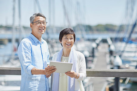 simsearch:622-09176253,k - Japanese senior couple having fun by the sea Stock Photo - Premium Royalty-Free, Code: 622-09176086