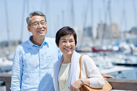 simsearch:622-09176427,k - Japanese senior couple having fun by the sea Photographie de stock - Premium Libres de Droits, Code: 622-09176108