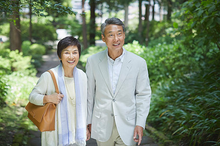 Japanese senior couple having fun at traditional inn Photographie de stock - Premium Libres de Droits, Code: 622-09176128