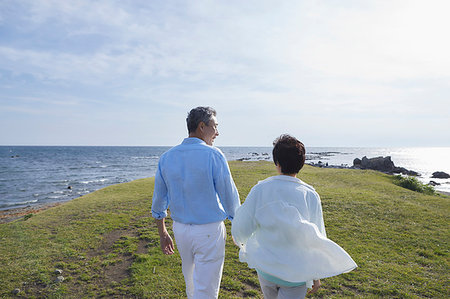 simsearch:622-09176418,k - Japanese senior couple having fun by the sea Foto de stock - Sin royalties Premium, Código: 622-09176237