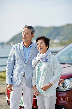 simsearch:622-09176253,k - Japanese senior couple having fun by the sea Stock Photo - Premium Royalty-Free, Code: 622-09176232