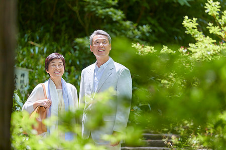 simsearch:622-09176427,k - Japanese senior couple having fun at traditional inn Photographie de stock - Premium Libres de Droits, Code: 622-09176362