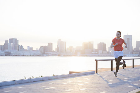 Young Japanese woman training downtown Tokyo Stock Photo - Premium Royalty-Free, Code: 622-09176490