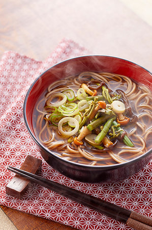 simsearch:622-09176536,k - Soba noodles Foto de stock - Sin royalties Premium, Código: 622-09176534