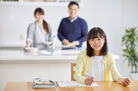 simsearch:622-09186719,k - Japanese kid studying at home Fotografie stock - Premium Royalty-Free, Codice: 622-09186723