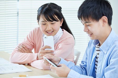 Japanese kids studying Stock Photo - Premium Royalty-Free, Code: 622-09187045