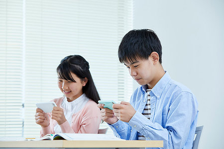 Japanese kids studying Stock Photo - Premium Royalty-Free, Code: 622-09187047