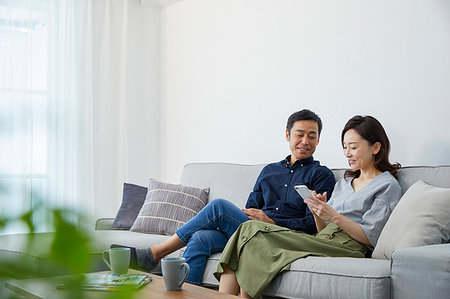 Japanese mature couple on the sofa Stock Photo - Premium Royalty-Free, Code: 622-09187098