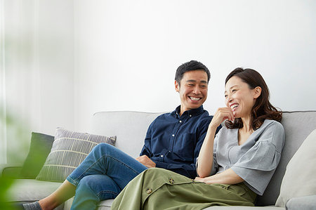 Japanese mature couple on the sofa Stock Photo - Premium Royalty-Free, Code: 622-09187112