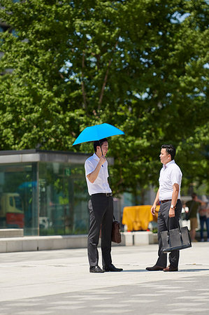 Japanese men with parasol Foto de stock - Sin royalties Premium, Código: 622-09187217