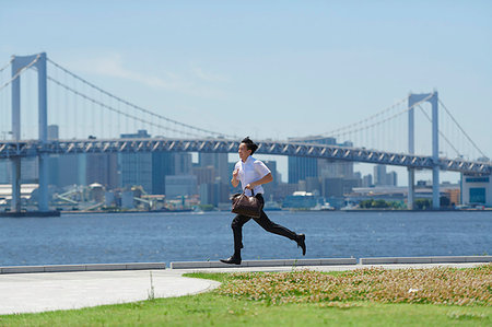 rainbow bridge - Japanese man running downtown Tokyo Foto de stock - Sin royalties Premium, Código: 622-09187223