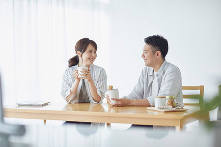 simsearch:622-09175754,k - Japanese couple in the kitchen Foto de stock - Sin royalties Premium, Código: 622-09187304