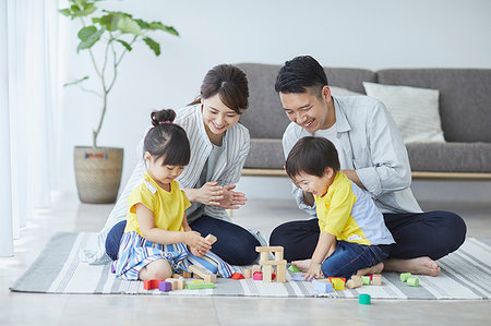 Japanese family in the living room Stock Photo - Premium Royalty-Free, Code: 622-09187344