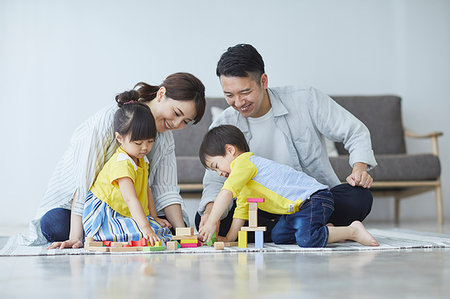 father daughter blocks - Japanese family in the living room Stock Photo - Premium Royalty-Free, Code: 622-09187342