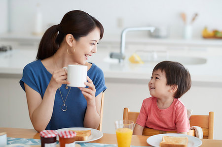 Japanese mother and kid having breakfast Stock Photo - Premium Royalty-Free, Code: 622-09187412