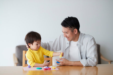 simsearch:859-09193218,k - Japanese father and kid playing Stockbilder - Premium RF Lizenzfrei, Bildnummer: 622-09187457