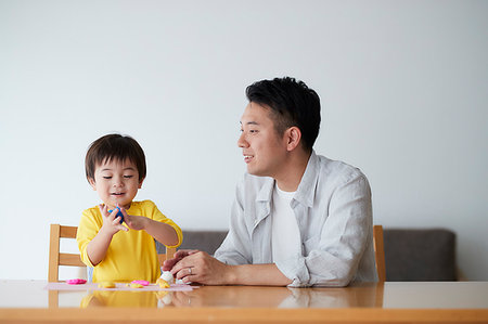 simsearch:859-09193218,k - Japanese father and kid playing Stockbilder - Premium RF Lizenzfrei, Bildnummer: 622-09187453