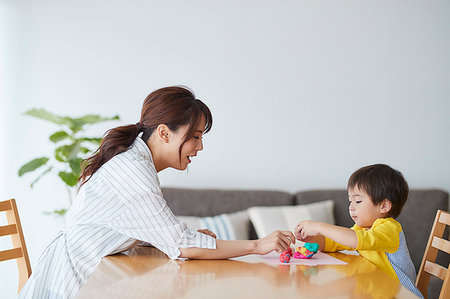 simsearch:6118-07809003,k - Japanese mother and kid playing Stock Photo - Premium Royalty-Free, Code: 622-09187465