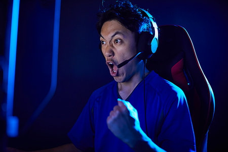 people happy surprise computer - E-Sports image Stock Photo - Premium Royalty-Free, Code: 622-09180505