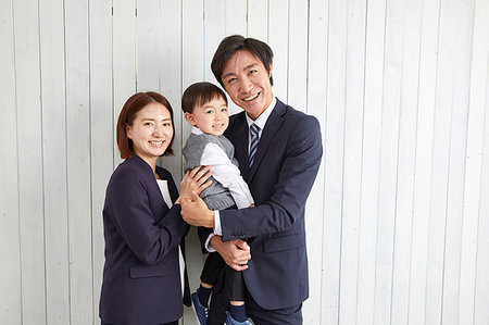 fashion mothers hug - Japanese family studio photo shoot Stock Photo - Premium Royalty-Free, Code: 622-09180680