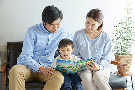 simsearch:6118-07808991,k - Japanese family Stock Photo - Premium Royalty-Free, Code: 622-09180697