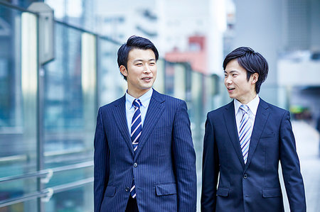 simsearch:622-09181074,k - Japanese businesspeople downtown Tokyo Stockbilder - Premium RF Lizenzfrei, Bildnummer: 622-09180881