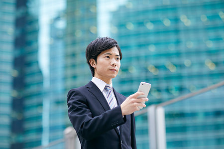 simsearch:622-09180869,k - Japanese businessman downtown Tokyo Foto de stock - Sin royalties Premium, Código: 622-09180897