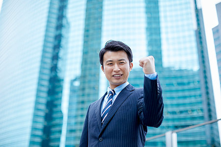 simsearch:622-09181074,k - Japanese businessman downtown Tokyo Stockbilder - Premium RF Lizenzfrei, Bildnummer: 622-09180951