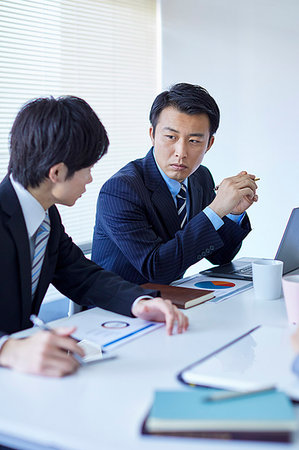 simsearch:622-09181074,k - Japanese businesspeople in a meeting Stockbilder - Premium RF Lizenzfrei, Bildnummer: 622-09180966