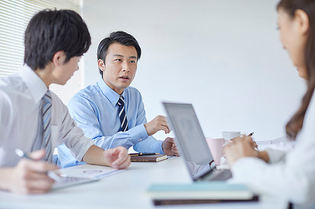 simsearch:859-06711060,k - Japanese businesspeople in a meeting Stock Photo - Premium Royalty-Free, Code: 622-09180979