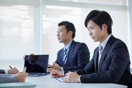simsearch:622-09181074,k - Japanese businesspeople in a meeting Stockbilder - Premium RF Lizenzfrei, Bildnummer: 622-09181001