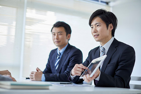 Japanese businesspeople in a meeting Stock Photo - Premium Royalty-Free, Code: 622-09181002