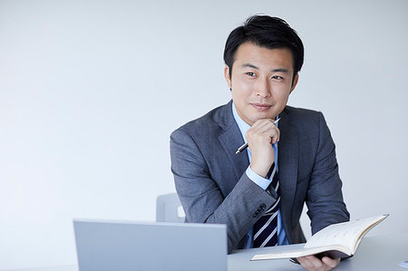 simsearch:6109-06006973,k - Japanese businessman in the office Stock Photo - Premium Royalty-Free, Code: 622-09181058