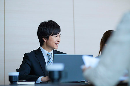 simsearch:622-09236268,k - Japanese businesspeople in a meeting Foto de stock - Sin royalties Premium, Código: 622-09181126