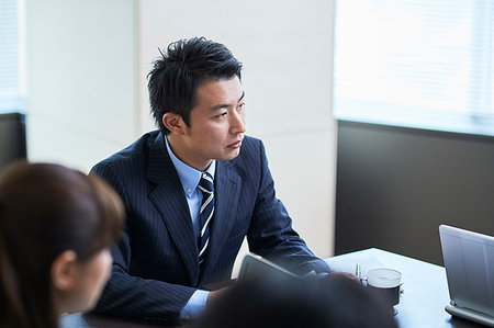 simsearch:622-09236268,k - Japanese businesspeople in a meeting Foto de stock - Sin royalties Premium, Código: 622-09181141