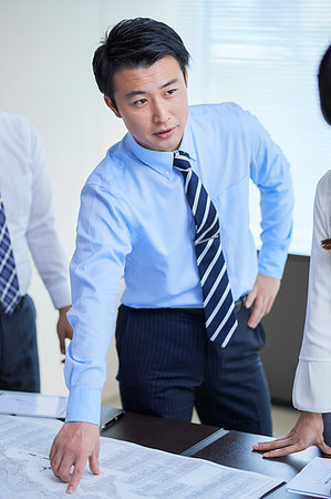 simsearch:622-09181256,k - Japanese businesspeople in a meeting Foto de stock - Sin royalties Premium, Código: 622-09181166