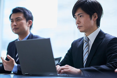 simsearch:622-09181074,k - Japanese businesspeople in a meeting Stockbilder - Premium RF Lizenzfrei, Bildnummer: 622-09181187