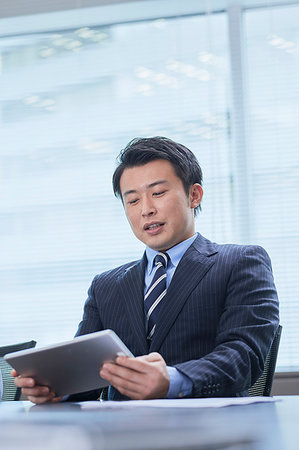 simsearch:622-09181256,k - Japanese businessman in the office Foto de stock - Sin royalties Premium, Código: 622-09181202