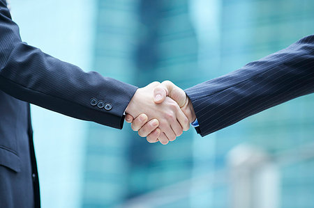 Japanese businesspeople shaking hands Stock Photo - Premium Royalty-Free, Code: 622-09181258