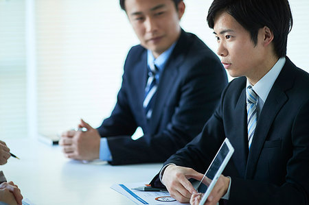 simsearch:622-09014030,k - Japanese businesspeople in a meeting Foto de stock - Sin royalties Premium, Código: 622-09181279